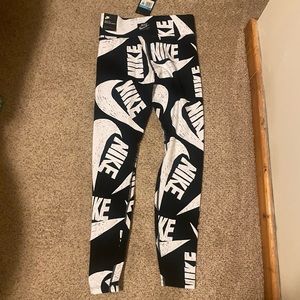 Nwt Nike leggings